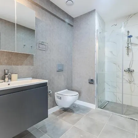 Апартаменты Chic Modern And Spacious Flat In Umraniye Стамбул